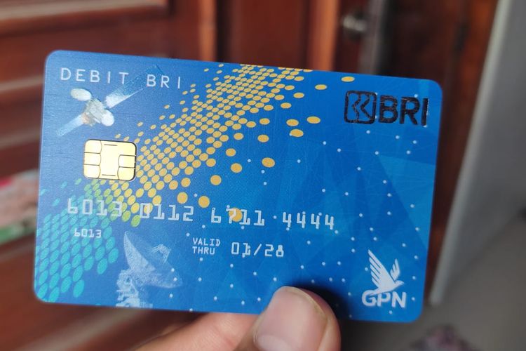 CVV di kartu debit BRI bukan berada di bagian depan, tapi letak CVV kartu debit BRI berada di belakang kartu.
