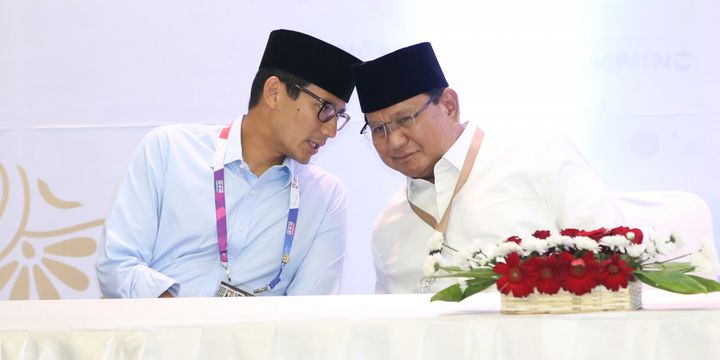 Pasangan calon presiden dan wakil presiden Prabowo Subianto - Sandiaga Uno saat acara pengundian dan penetapan nomor urut pasangan calon presiden dan wakil presiden pemilu 2019 di Gedung Komisi Pemilhan Umum, Jakarta, Jumat (21/9/2019). Pasangan Joko Widodo - Maruf Amin mendapat nomor urut satu dan pasangan Prabowo Subianto - Sandiaga Uno mendapat nomor urut dua.