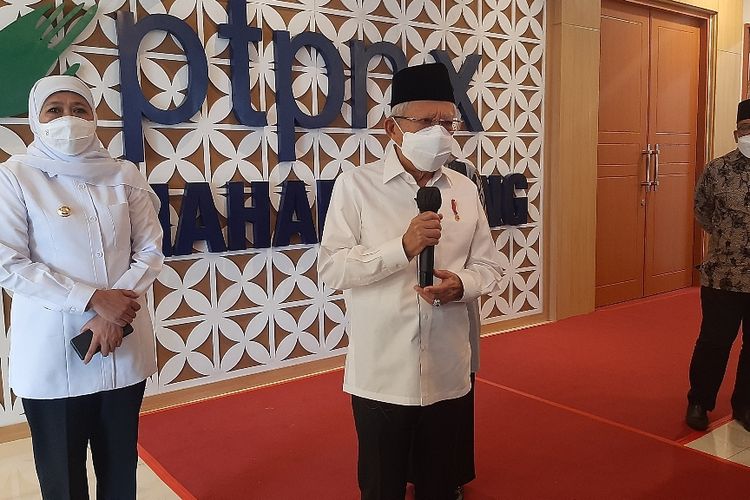 Wakil Presiden Ma'ruf Amin memberikan keterangan pers setelah menghadiri acara peringatan hari ulang tahun Konfederasi Sarikat Buruh Muslim Indonesia di Sidoarjo, Jumat (30/9/2022).  