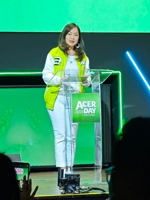 President Director PT Acer Indonesia Leny Ng ketika berbicara dalam acara Acer Day 2024 di Jakarta, Jumat (2/8/2024)