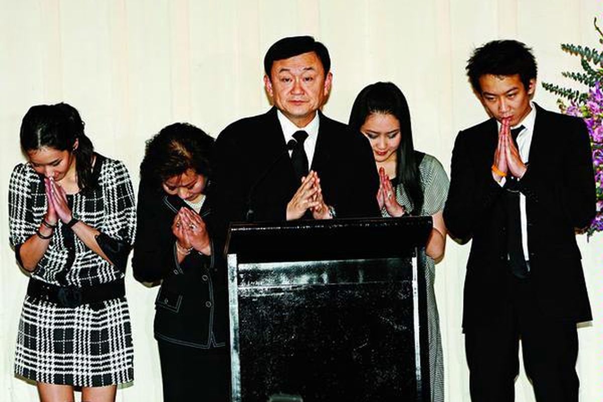 Setibanyak di Bangkok, Thaksin pun mengadakan jumpa pers, lengkap dengan kehadiran istri serta putra-putrinya. Kepulangan Thaksin tidak sebahaya yang diperkirakan sebelumnya. Kedatangannya relatif mulus dan aman.