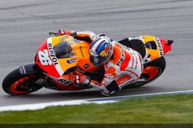 Pebalap Repsol Honda asal Spanyol, Dani Pedrosa, memacu motornya pada sesi latihan bebas pertama GP Indianapolis di Sirkuit Indianapolis Motor Speedway, Jumat (16/8/2013).