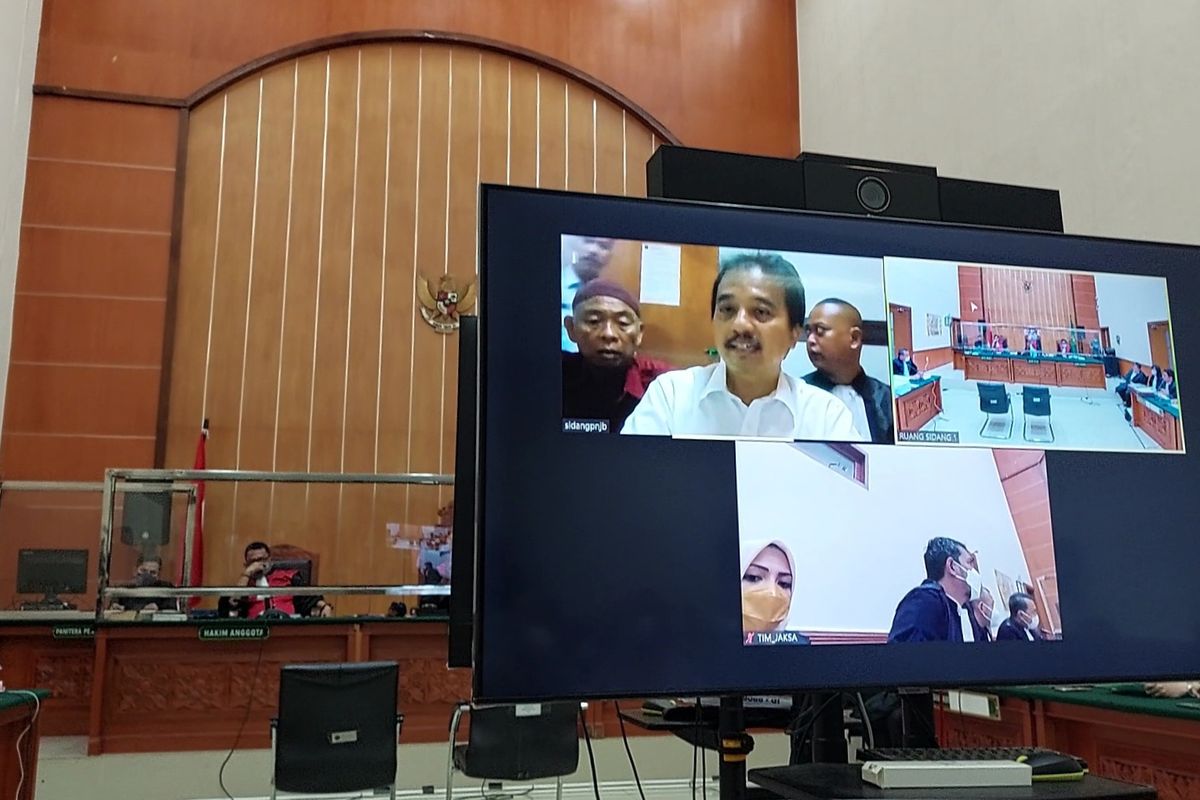 Pengadilan Negeri (PN) Jakarta Barat menggelar sidang perdana kasus dugaan penistaan agama dengan terdakwa Roy Suryo pada hari ini, Rabu, (12/10/2022).