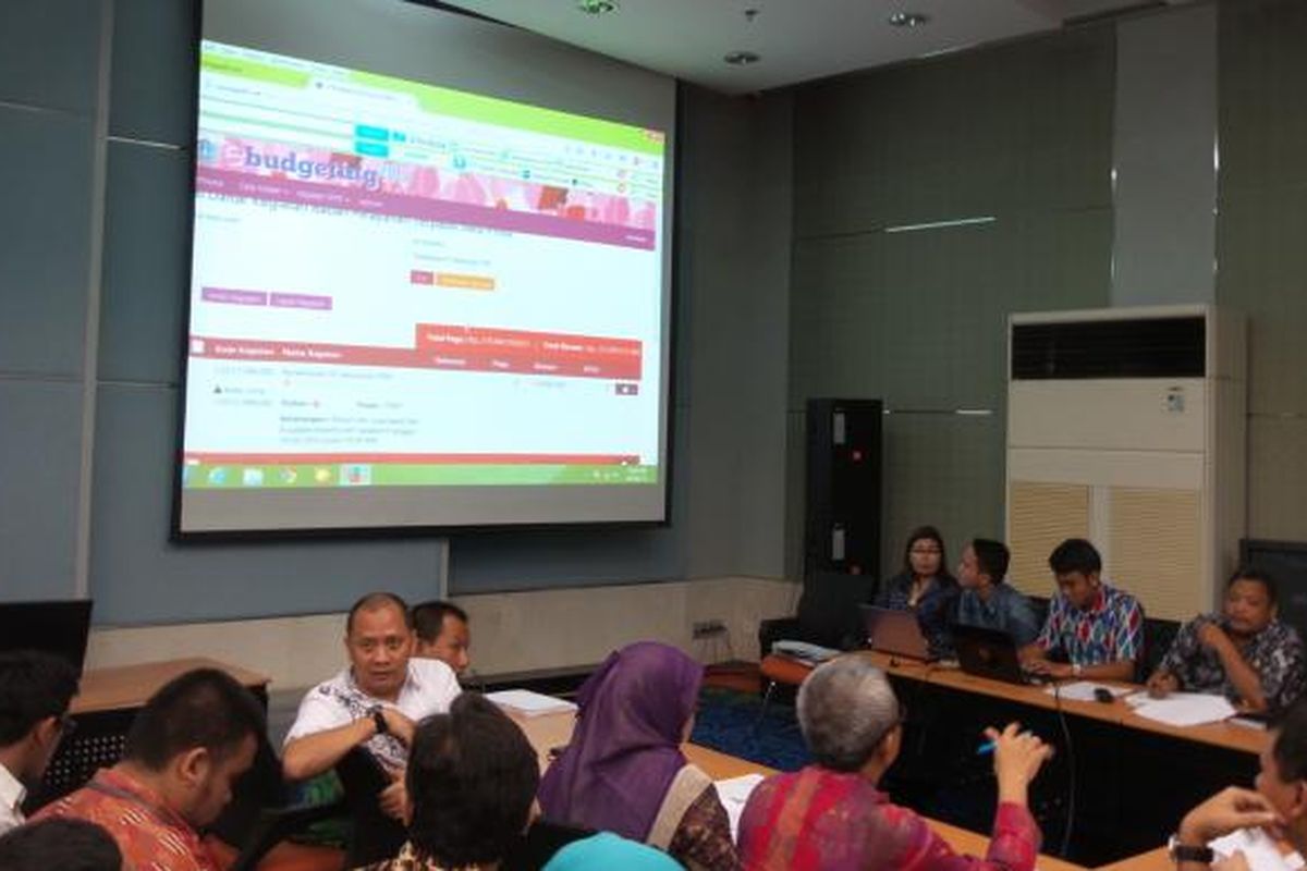 Suasana rapat input e-budgeting RAPBD DKI Jakarta 2015 yang berlangsung, di Balai Kota, Kamis (19/3/2015)