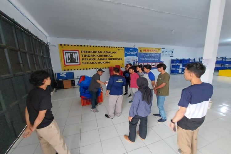 KGX membuka membuka tiga hub baru di Kecamatan Cirendang, Kabupaten Kuningan, Kecamatan Anjatan, Kabupaten Indramayu, dan Kecamatan Bantarujeg, Kabupaten Majalengka, Jawa Barat. 