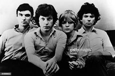 Lirik dan Chord Lagu Stay Hungry - Talking Heads