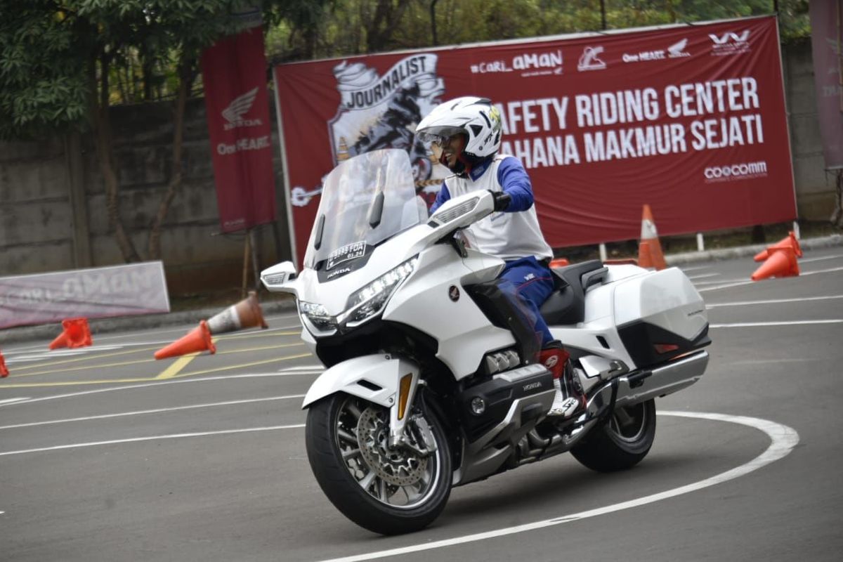 Pelatihan moge di Safety Riding Wahana Center