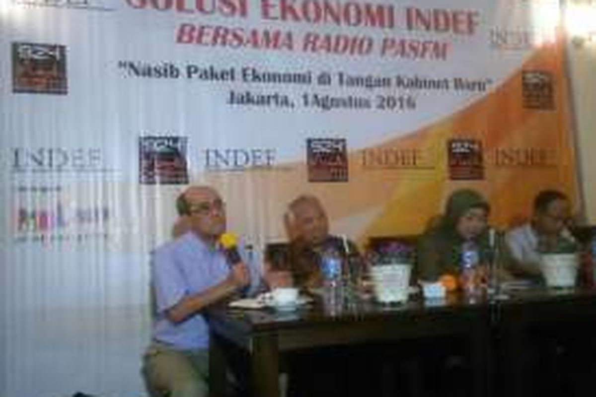 Ekonom Universitas Indonesia (UI), peneliti senior INDEF, Faisal Basri dalam sebuah diskusi di Jakarta, Senin (1/8/2016).