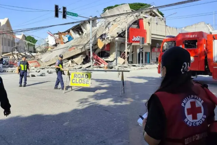 Update Gempa Filipina: 3 Orang Tewas, Tsunami Hantam 6 Wilayah, Muncul 138 Gempa Susulan