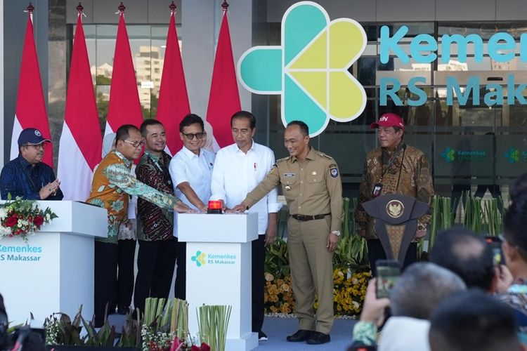 Presiden Jokowi meresmikan RS UPT Vertikal atau RS Kemenkes Makassar yang dibangun PT PP di Kota Makassar, Sulawesi Selatan (Sulsel), pada Jumat (6/9/2024). 