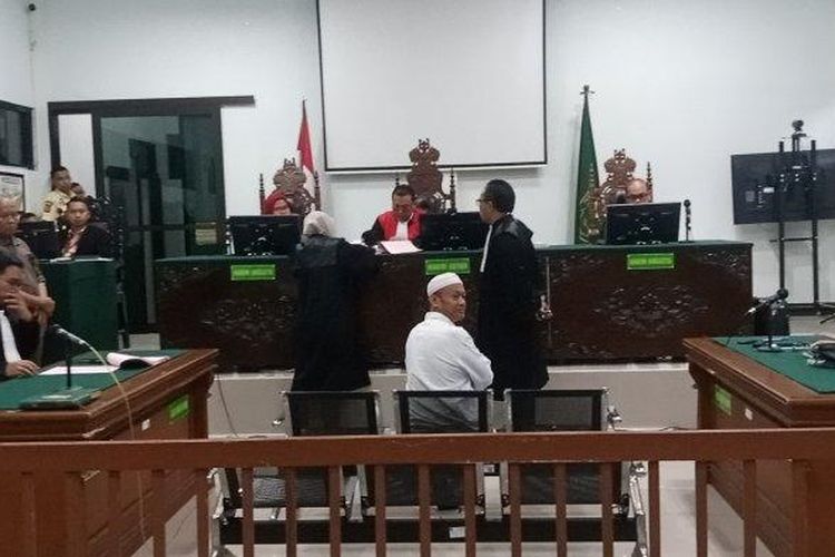 Terdakwa Yosep Hidayah saat menghadiri sidang pembacaan tuntutan jaksa dalam kasus Subang, pembunuhan ibu dan Anak di Jalancagak, di Pengadilan Negeri Subang hari ini Kamis (4/7/2024), 