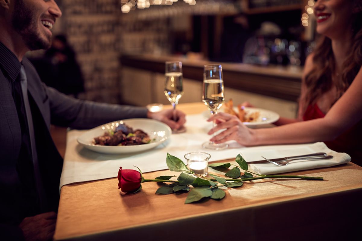 Ilustrasi makan malam romantis valentine