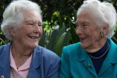 Kisah Sepasang Nenek Kembar yang 80 Tahun Jadi Sahabat Pena...