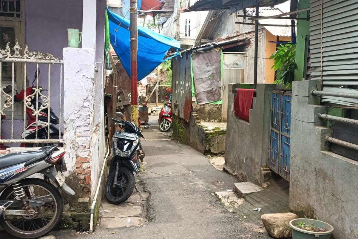 Permukiman penduduk di Kebon Pala, Tanah Rendah, Jakarta Timur pada Rabu (26/10/2022). Kawasan yang sempat terendam banjir pada Rabu pagi itu, kini terpantau telah kering dan surut.