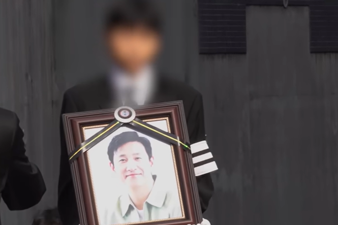 Putra Sulung Lee Sun Kyun Pimpin Prosesi Pemakaman Ayahnya