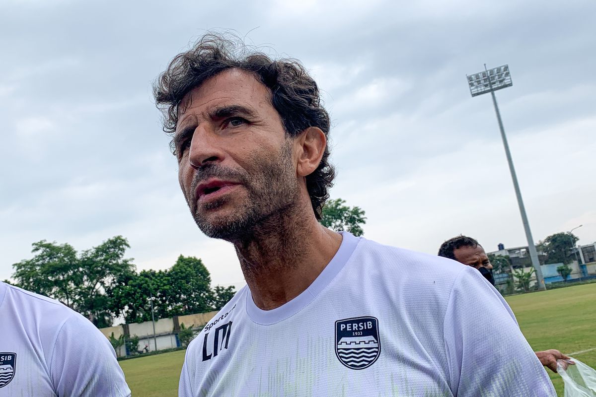 Pelatih Persib Luis Milla memulai tugasnya melatih di tim pada Kamis (1/9/2022) di Stadion Persib, Sidolig, Bandung. Persib bersiap dalam laga pekan kedelapan Liga 1 2022-2023. 