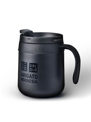 Tumbler edisi khusus Arigato Indonesia dari Uniqlo.