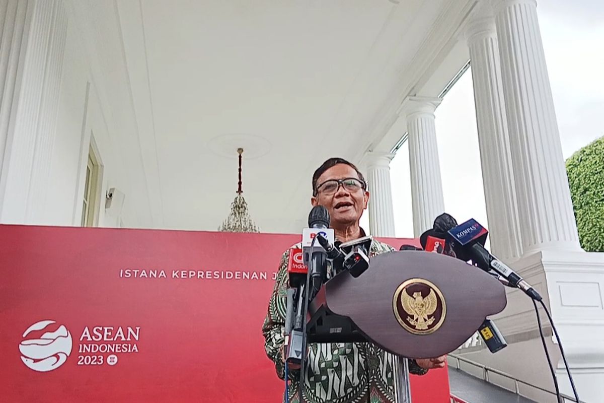 Menteri Koordinator Bidang Politik, Hukum dan Keamanan (Menko Polhukam) Mahfud MD di Istana Kepresidenan pada Senin (27/3/2023).