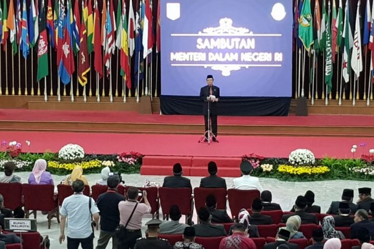 Mendagri Tjahjo Kumolo saat memberikan sambutan dalam agenda pelantikan pejabat sementara Gubernur Jawa Barat di Gedung Merdeka, Jalan Asia Afrika, Bandung, Senin (18/6/2018).