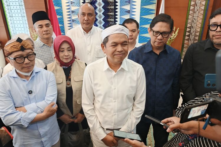 Dedi Mulyadi Pangkas Dana Hibah Ponpes, tapi 1.800 Santri Jabar Dapat Beasiswa Rp10 Miliar