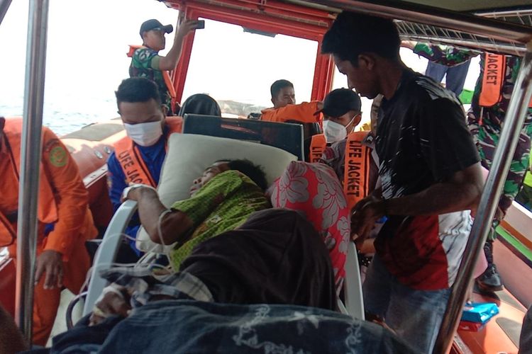 Kamaruddin (45), warga Kampung Komodo, Pulau Komodo, kawasan Taman Nasional Komodo, digigit seekor komodo, pada Rabu (1/11/2023) mengalami luka berat di betisnya.