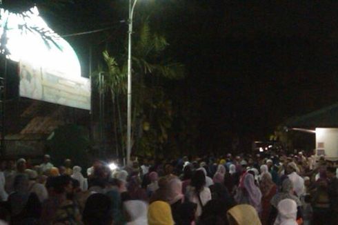 Jemaah Tarawih Pertama di Masjid Sudirman Denpasar Luber ke Halaman