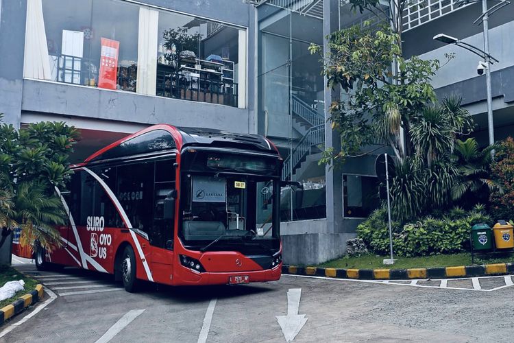 Selama gelaran Piala Dunia U17 2023 Indonesia, salah satu transportasi umum Suroboyo Bus akan menjadi shuttel yang mengantar penonton ke Stadion Gelora Bung Tomo Surabaya. 