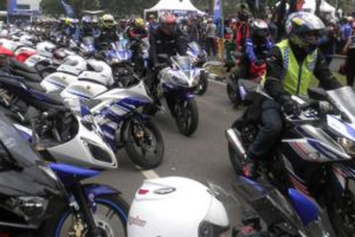 Sejumlah anggota komnunitas pengguna Yamaha R Series berkumpul di R Day.