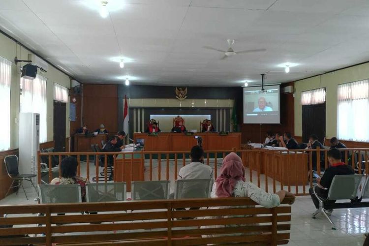 Sidang pemeriksaan saksi dalam kasus dugaan korupsi proyek jalan Duri-Sei Pakning dengan terdakwa Bupati Bengkalis non aktif Amril Mukminin yang digelar virtual di Pengadilan Tipikor Pekanbaru, Riau, Kamis (23/7/2020).