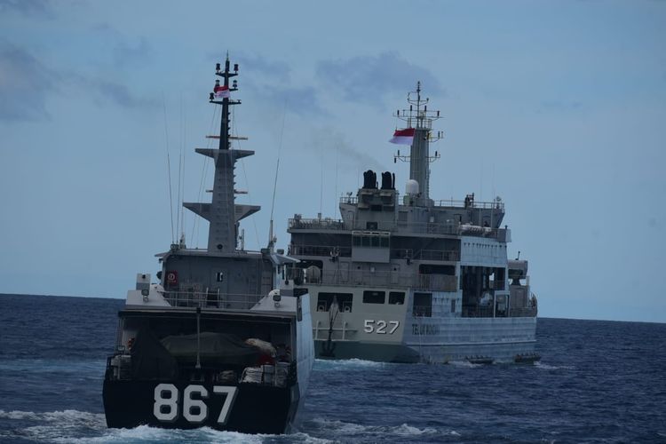 Komando Armada (Koarmada) III menggelar latihan tempur operasi pertahanan pantai dan geladi tugas tempur (glagaspur) di perairan Sele, perairan Sorong, dan Samudera Pasifik, pada Selasa (23/5/2023) dan Rabu (24/5/2023). Dalam latihan ini, empat unsur kapal perang terbaik di bawah kendali Koarmada III dilibatkan, antara lain KRI Teluk Wondama-527, KRI Layaran-854, KRI Albakora-867, dan KRI Gulamah-869.
