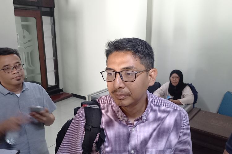 Zainal Arifin Mochtar saat ditemui di Cik Di Tiro, Yogyakarta, Senin (5/2/2024) sebut DKPP terlambat.