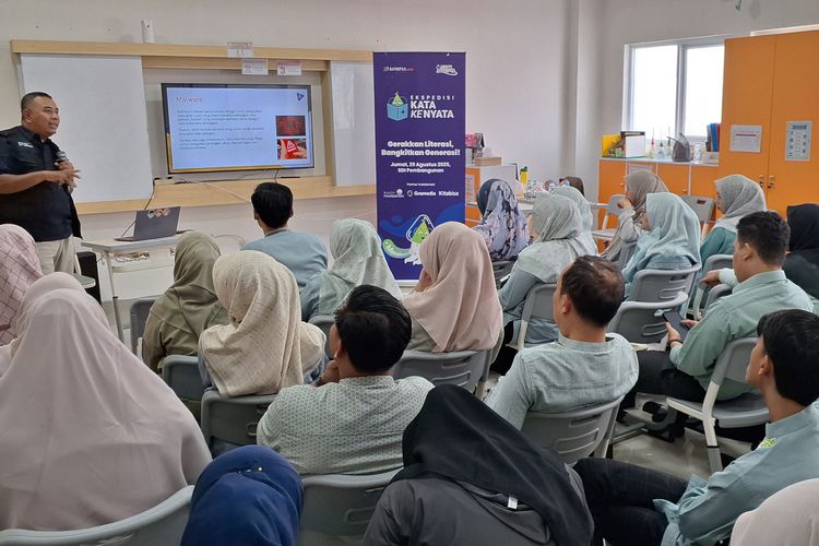Para guru SDI Pembangunan di Pamulang, Tangerang Selatan, Banten, sedang mengikuti sesi Literasi Digital tentang Cek Fakta, Jumat (29/8/2025), dalam program Jagat Literasi dari Kompas.com.
