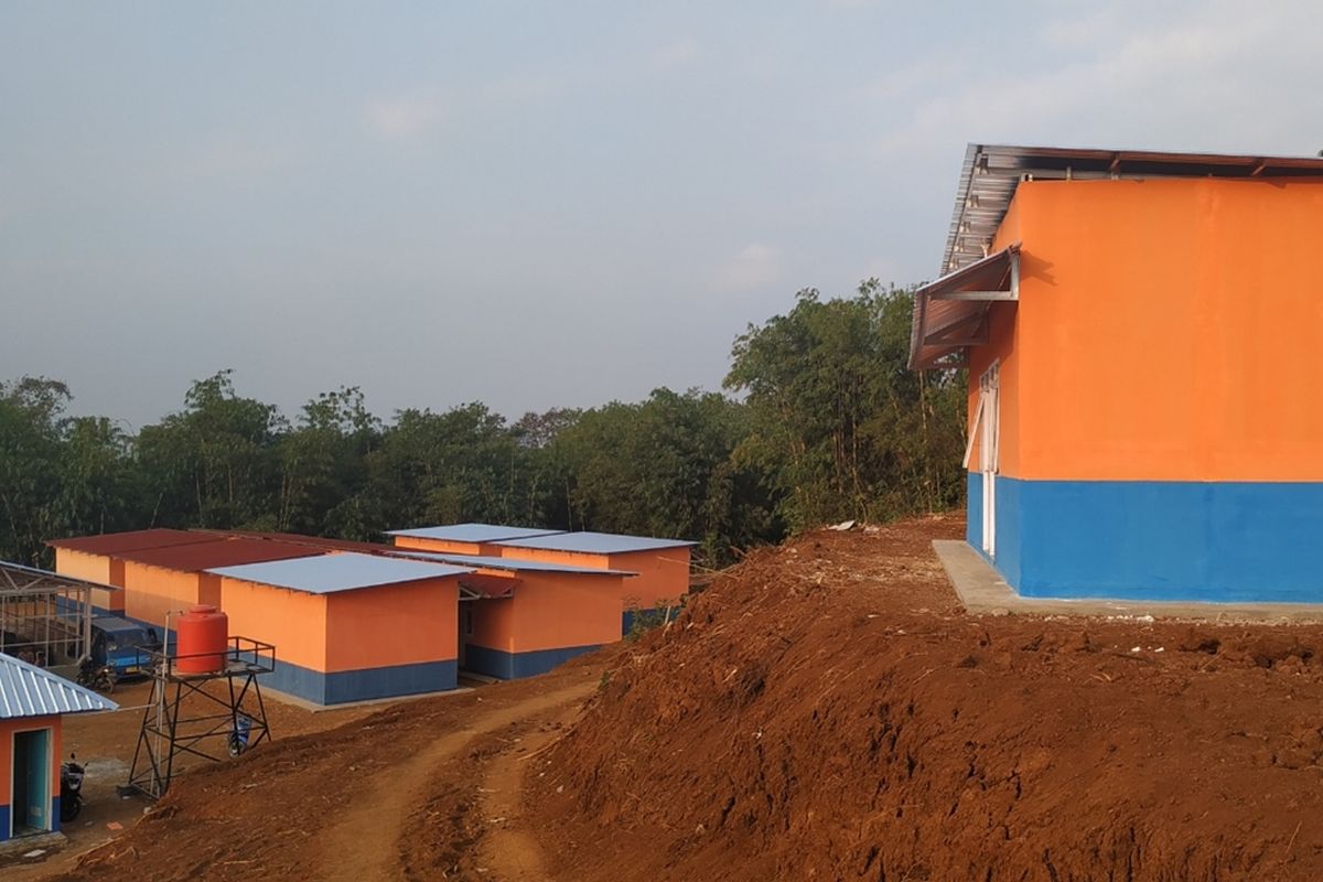 Rumah hunian sementara (huntara) yang dibangun Pemkab Sukabumi untuk penyintas bencana tanah bergerak di Nyalindung, Sukabumi, Jawa Barat, Sabtu (31/8/2019).