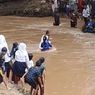 Siswa di Pandeglang Pertaruhkan Nyawa Seberangi Sungai karena Jembatan Putus