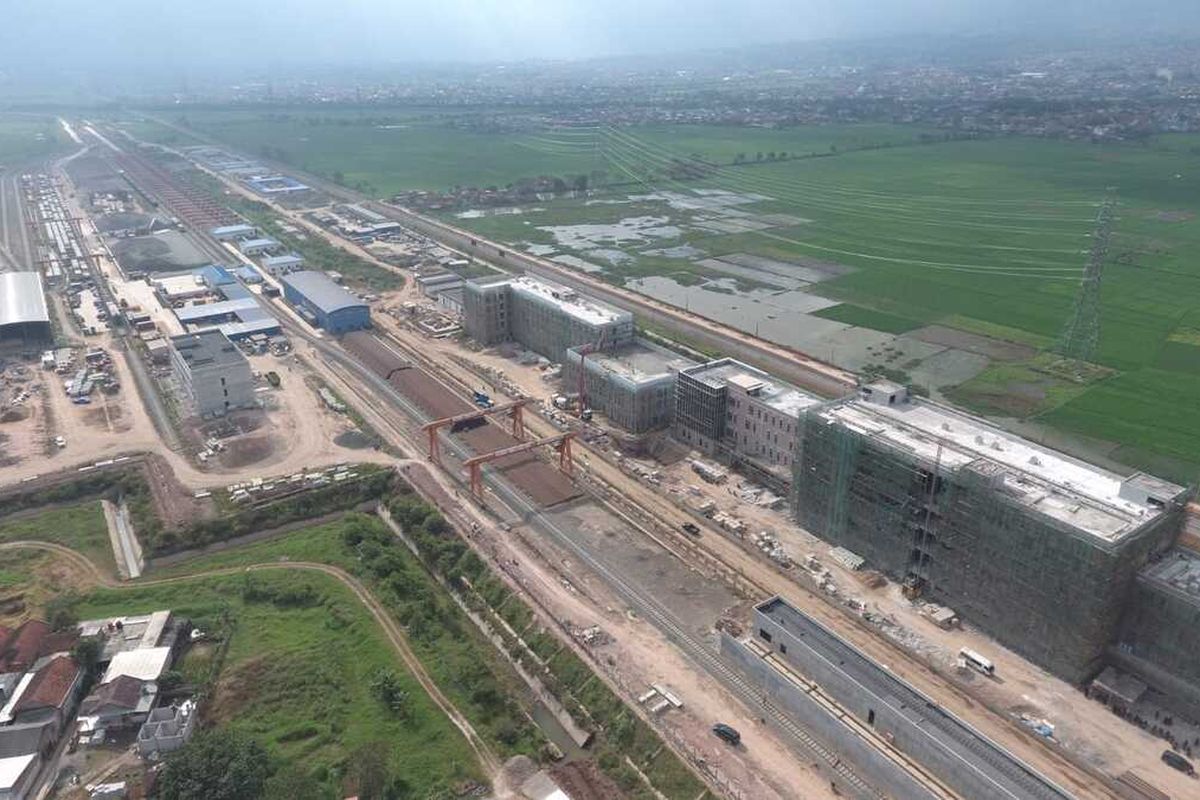 Sejumlah Cars Kereta Cepat sudah sampai di Depo Tegalluar, Kecamatan Bojongsoang, Kabupaten Bandung, Jawa Barat, pihak KCIC sebut sudah memiliki 7 area perawatan