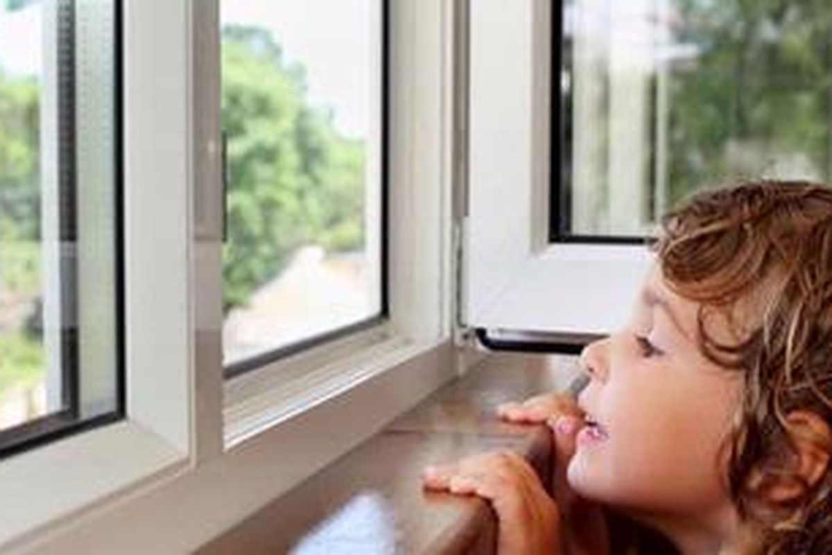 Bila sekali waktu lengah, bisa jadi kejadian seperti keracunan, tersengat aliran listrik, tenggelam, terjatuh, atau sebagainya menimpa putra-putri Anda.