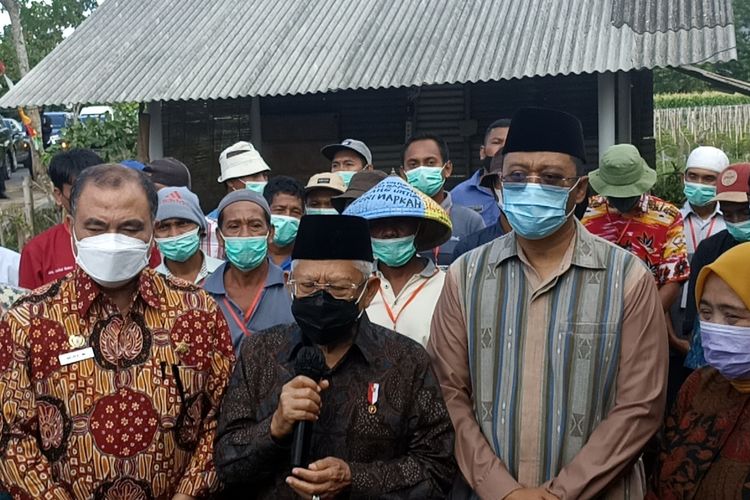 Ma'ruf Amin saat kunjungan ke Kandang Sapi di Gerung Lombok Barat, NTB