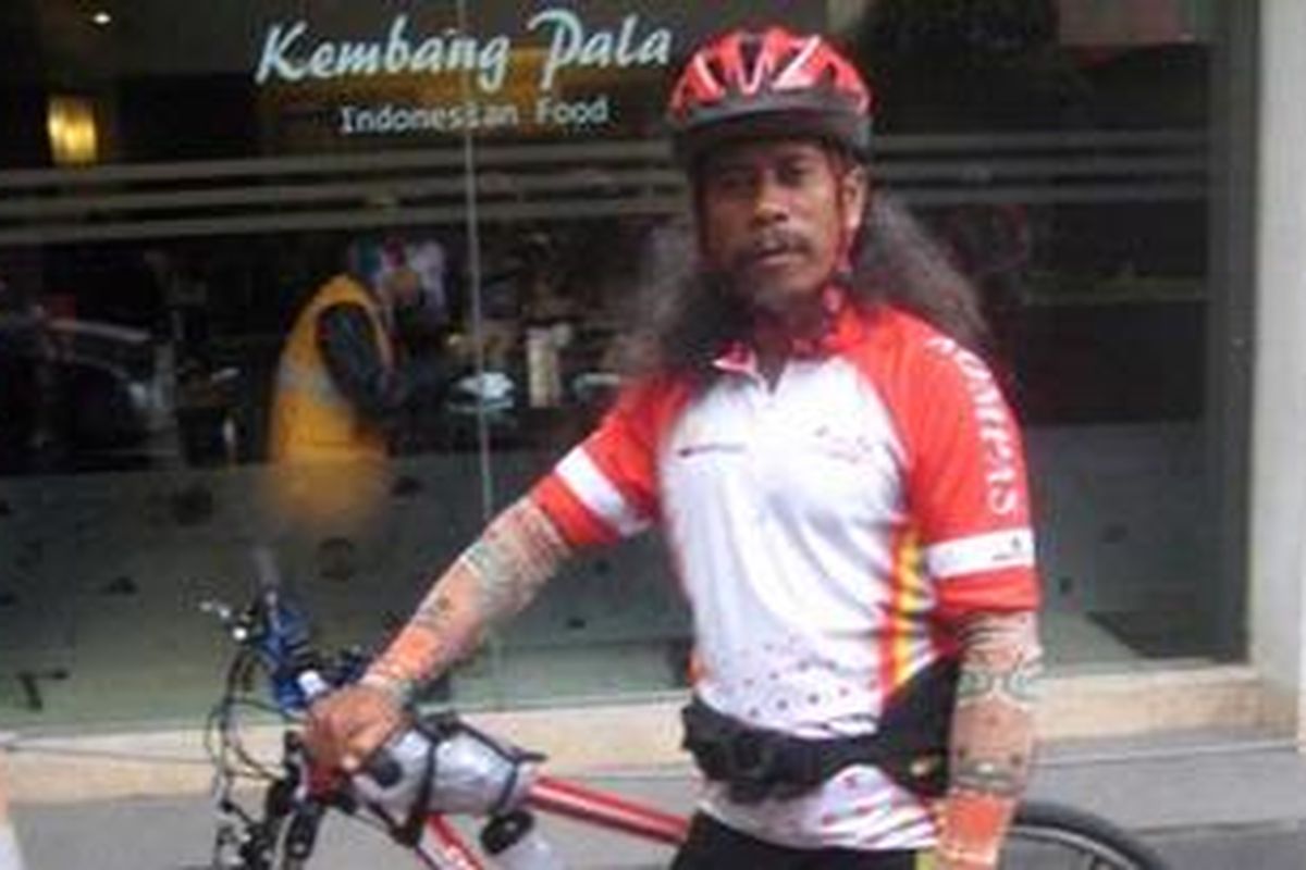 Rendy, salah satu peserta Jelajah Sepeda Jakarta-Palembang. Ia pernah keliling Indonesia dengan memakai sepeda onthel.