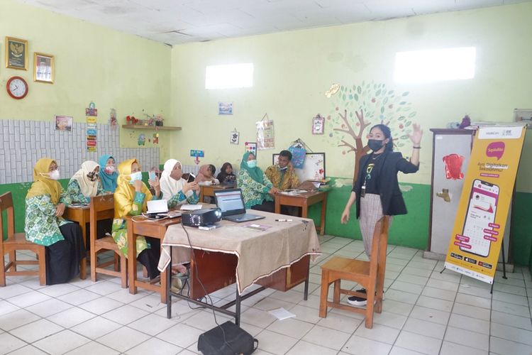 PT Infrastruktur Digital Edukasi (IDE) bersama BenihBaik.com dan didanai Bareksa menyalurkan bantuan paket kuota internet setiap bulan dan layanan Learning Management System (LMS) selama 1 tahun Madrasah Ibtidaiyah (MI) Al Huda Sakti, Kota Tangerang Selatan, Banten (14/4/2021).

Bantuan ini merupakan hasil penggalangan dana yang diinisiasi  sebagai donatur yang membantu pengadaan dana bantuan.

