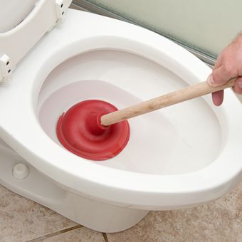 Ilustrasi plunger atau penyedot untuk mengatasi berbagai sumbatan seperti saluran pembuangan kamar mandi, kloset, dan wastafel. 