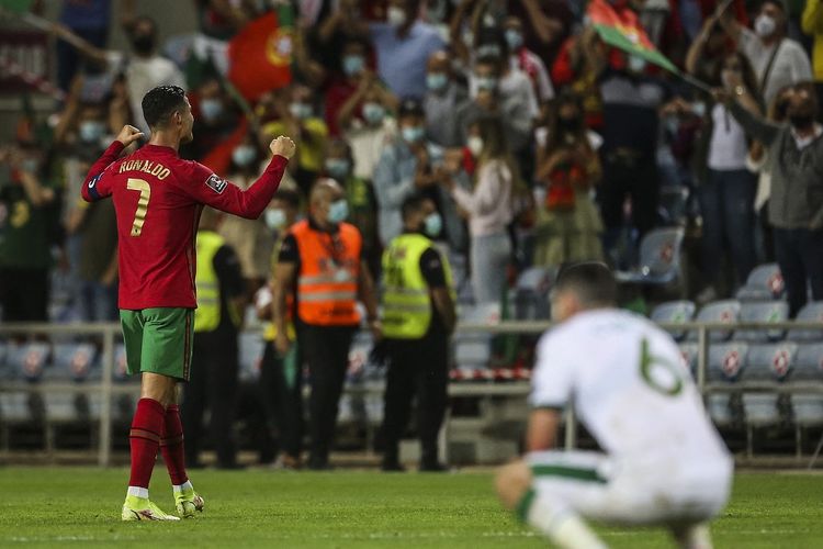 Cristiano Ronaldo melakukan selebrasi setelah mencetak gol dalam pertandingan Portugal vs Irlandia pada partai Kualifikasi Piala Dunia 2022 Zona Eropa di Stadion Algarve, Kamis (2/9/2021) dini hari WIB.