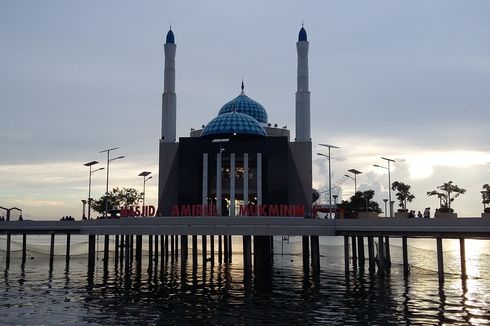 6 Masjid Terapung di Indonesia, Ada yang Hancur Diterjang Tsunami