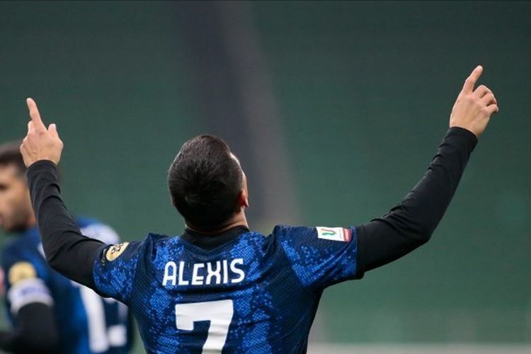 Selebrasi penyerang Inter Milan, Alexis Sanchez, dalam pertandingan babak 16 besar Coppa Italia melawan Empoli pada Rabu (19/1/2022). 
