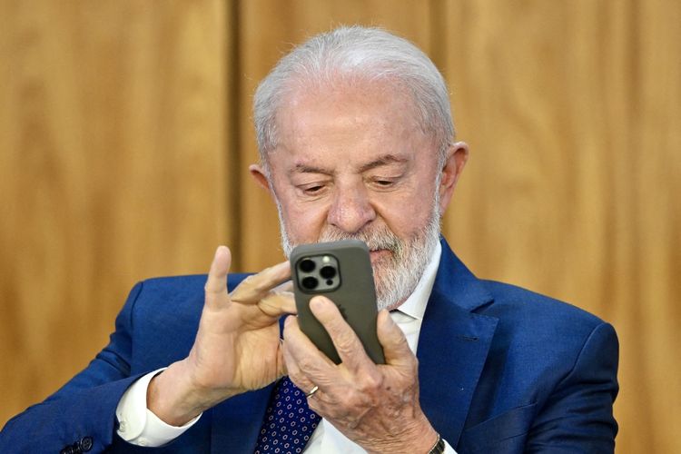 Umur 81 Tahun, Presiden Brasil Baru Kali Ini Punya Smartphone