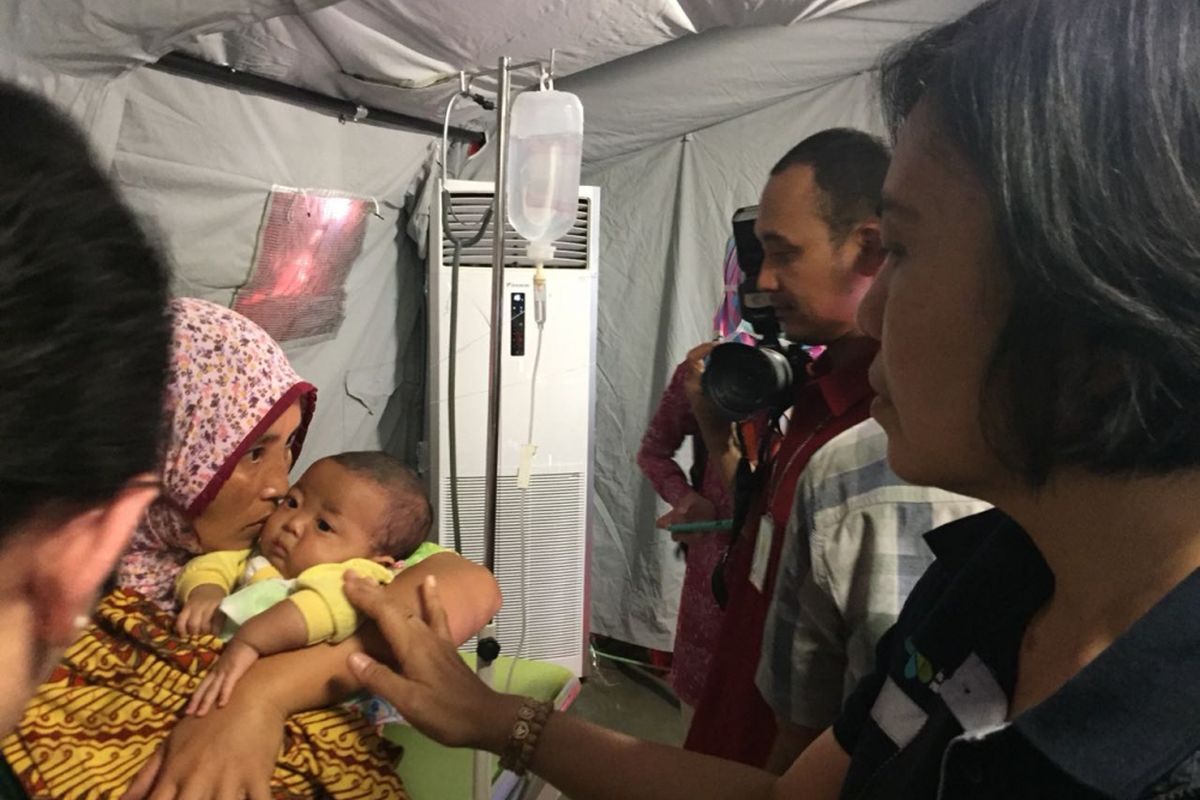 Kondisi pelayanan kesehatan di tenda darurat kecamatan Tanjung, kabupaten Lombok Utara. Foto ini diambil sepekan setelah gempa berkekuatan M 7,0 mengguncang Lombok (5/8/2018).