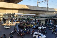 Ada Mahasiswa Demo, Simpang Halte CSW Macet
