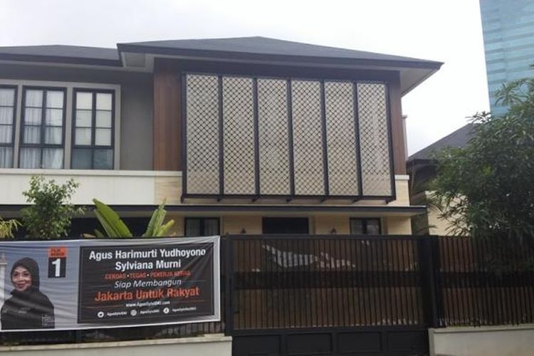 Rumah baru pemberin negara untuk Presiden keenam Republik Indonesia Susilo Bambang Yudhoyono. Rumah terletak di Jalan Mega Kuningan Timur VII, Jakarta Selatan. Gambar diambil pada Selasa (31/1/2017).