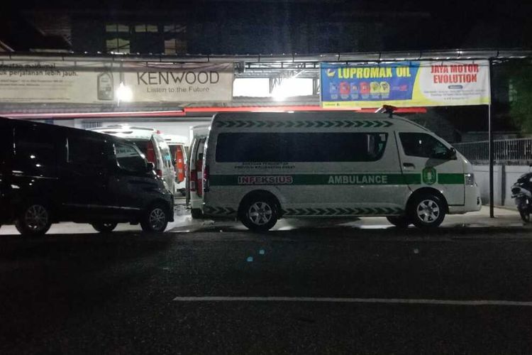 Sebanyak enam unit ambulans infeksius hibah yang sebelumnya diselidiki Kejaksaan Tinggi Kalimantan Barat (Kejati Kalbar) mendadak direparasi. Padahal, ambulans ini sudah diserahkan ke sejumlah rumah sakit pada Agustus 2021.