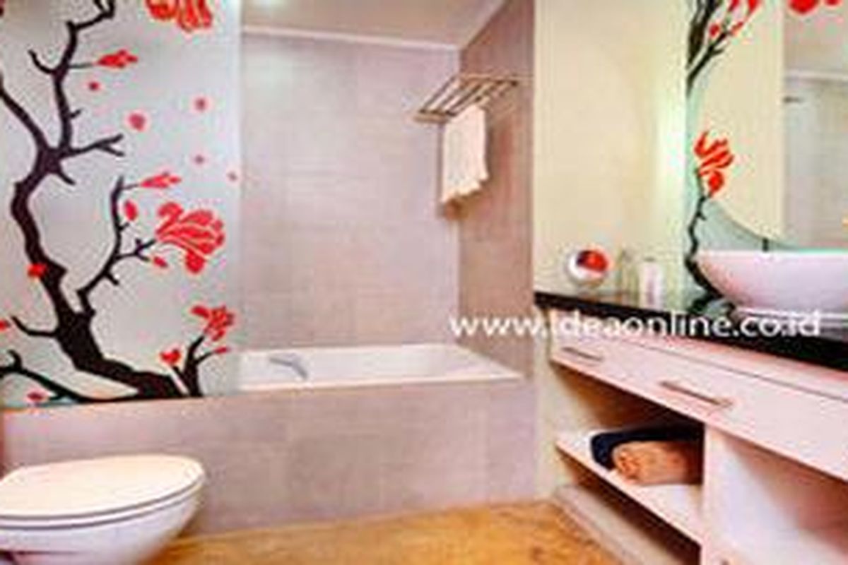Cantiknya Kamar Mandi Berhias Bunga