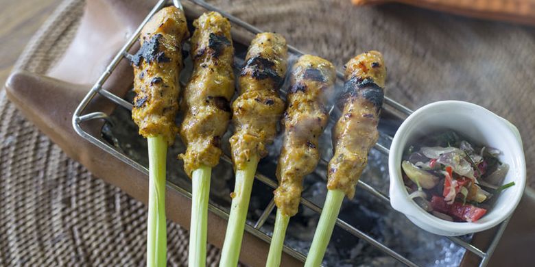 Sate lilit di Restoran Plataran Canggu Bali Resort & Spa, Jalan Pengubugan, Banjar Silayukti, Kuta, Bali.